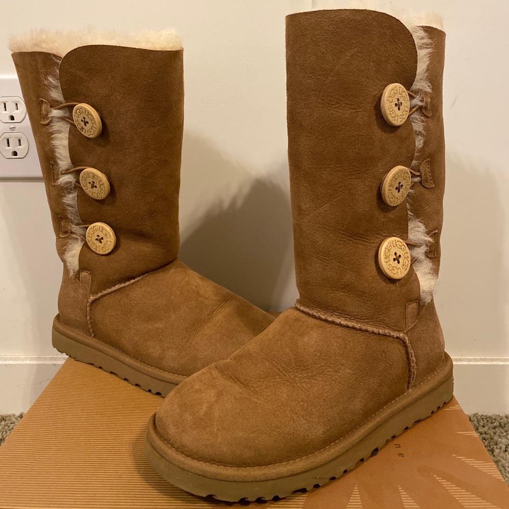 Chestnut tall Bailey button uggs